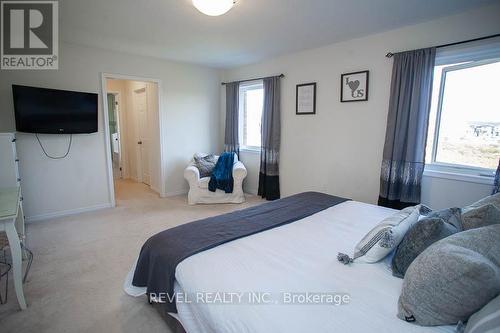 8 Turnbull Drive, Brantford, ON - Indoor Photo Showing Bedroom