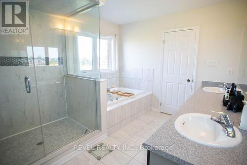 8 Turnbull Drive, Brantford, ON - Indoor Photo Showing Bathroom