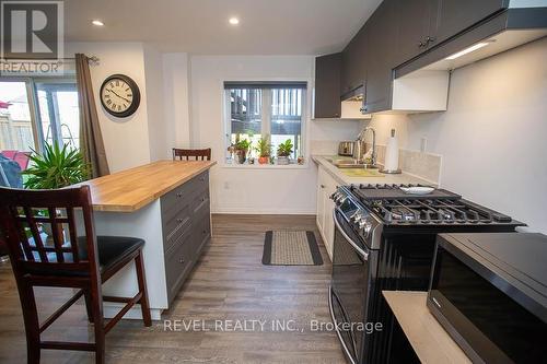 8 Turnbull Drive, Brantford, ON - Indoor Photo Showing Kitchen