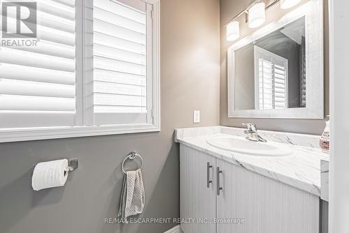 208 Lormont Boulevard, Hamilton (Stoney Creek Mountain), ON - Indoor Photo Showing Bathroom