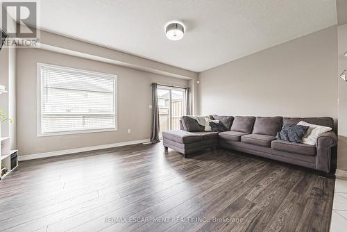 208 Lormont Boulevard, Hamilton (Stoney Creek Mountain), ON - Indoor Photo Showing Living Room