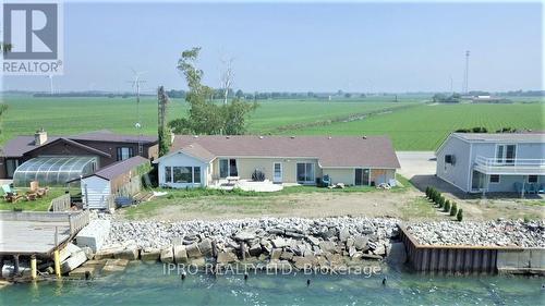 18042 Erie Shore Drive, Chatham-Kent, ON - Outdoor With Body Of Water