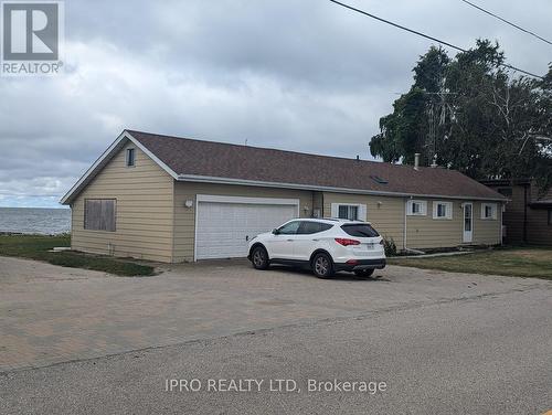 18042 Erie Shore Drive, Chatham-Kent, ON - Outdoor