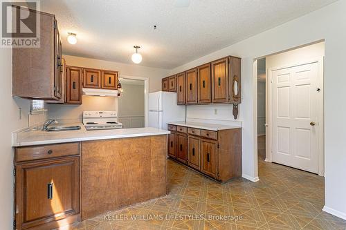 Eat-in Kitchen - 207 Mcmaster Court, London, ON - Indoor Photo Showing Kitchen With Double Sink