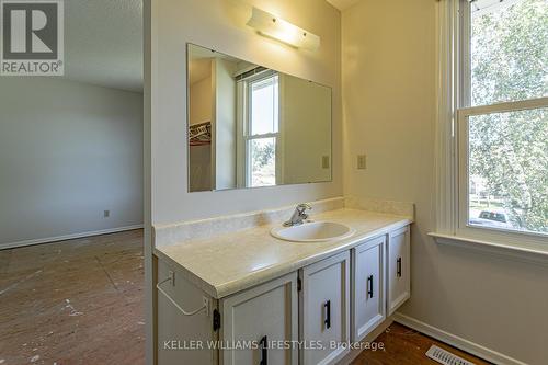 Primary Ensuite - 207 Mcmaster Court, London, ON - Indoor Photo Showing Bathroom