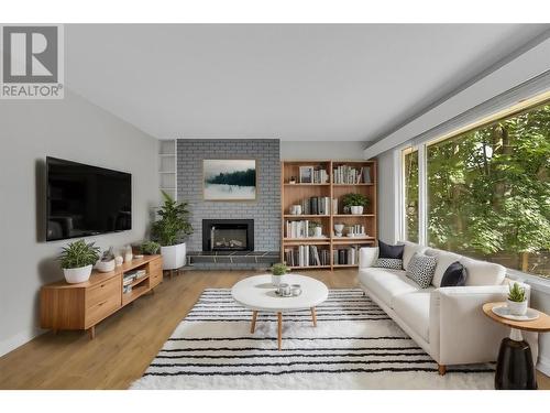 563 Poplar Road, Kelowna, BC - Indoor Photo Showing Living Room With Fireplace