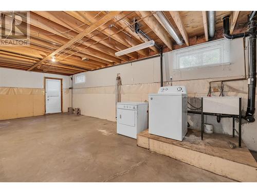 563 Poplar Road, Kelowna, BC - Indoor Photo Showing Laundry Room