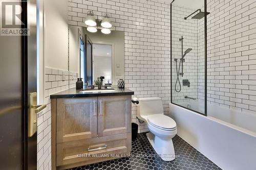 501 Rattray Park Drive, Mississauga, ON - Indoor Photo Showing Bathroom