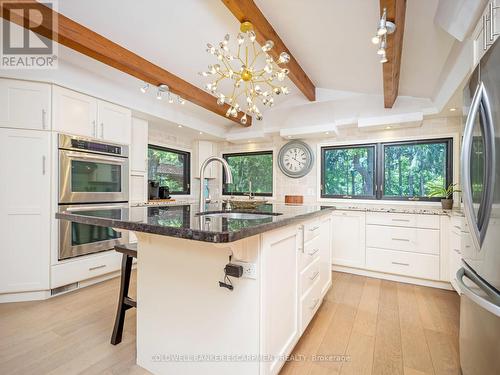 13716 22 Side Road, Halton Hills, ON - Indoor Photo Showing Kitchen With Upgraded Kitchen