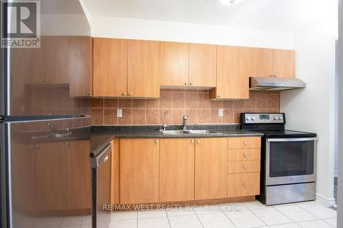 1001 - 3501 Glen Erin Drive, Mississauga (Erin Mills), ON - Indoor Photo Showing Kitchen With Double Sink