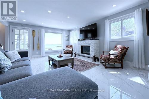 15 Oakridge Crescent, Port Colborne (Sugarloaf), ON - Indoor Photo Showing Living Room With Fireplace