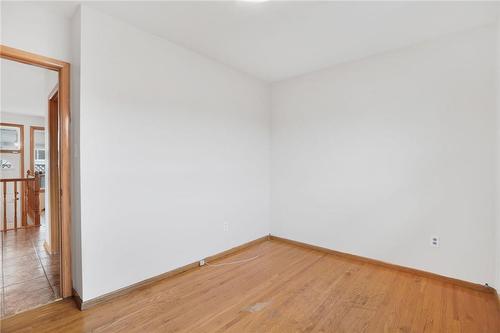 77 Greenford Drive, Hamilton, ON - Indoor Photo Showing Other Room