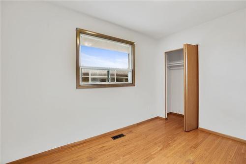 77 Greenford Drive, Hamilton, ON - Indoor Photo Showing Other Room