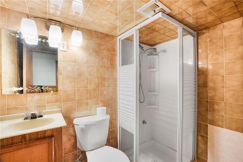 77 Greenford Drive, Hamilton, ON - Indoor Photo Showing Bathroom