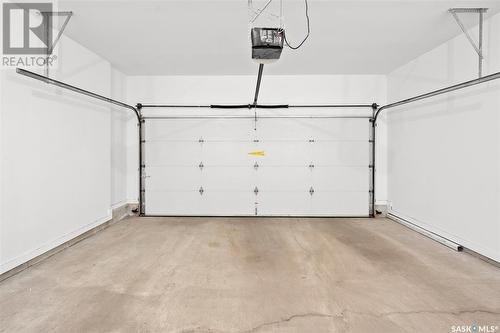 17 110 Banyan Crescent, Saskatoon, SK - Indoor Photo Showing Garage