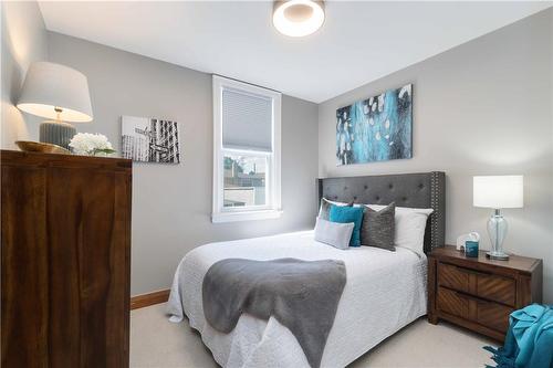 28 Walter Avenue S, Hamilton, ON - Indoor Photo Showing Bedroom