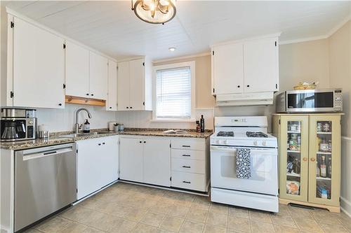 28 Walter Avenue S, Hamilton, ON - Indoor Photo Showing Kitchen