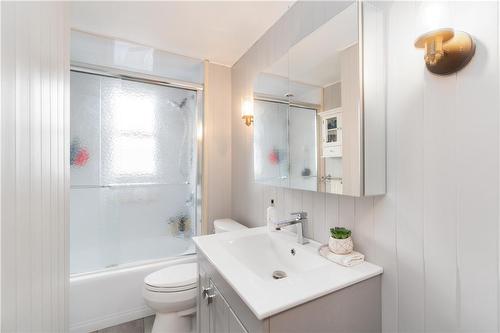 28 Walter Avenue S, Hamilton, ON - Indoor Photo Showing Bathroom