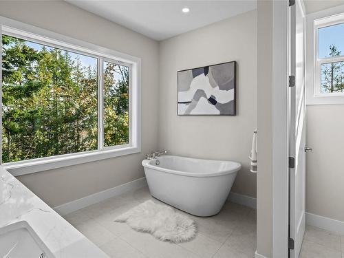 1524 Marble Pl, Langford, BC - Indoor Photo Showing Bathroom