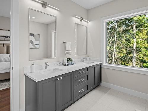 1524 Marble Pl, Langford, BC - Indoor Photo Showing Bathroom