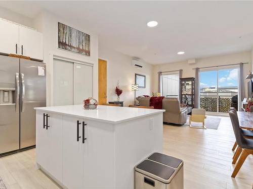 610-842 Orono Ave, Langford, BC - Indoor Photo Showing Kitchen