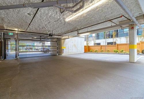 610-842 Orono Ave, Langford, BC - Indoor Photo Showing Garage