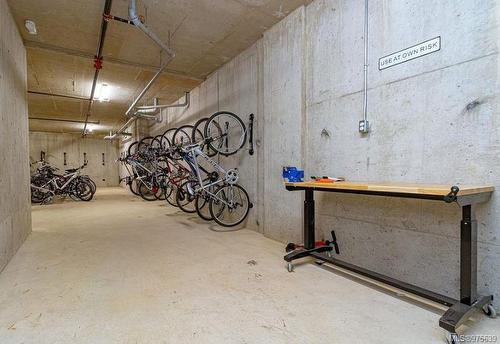 610-842 Orono Ave, Langford, BC - Indoor Photo Showing Garage