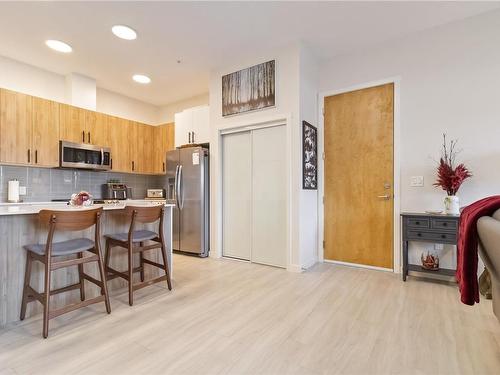 610-842 Orono Ave, Langford, BC - Indoor Photo Showing Kitchen