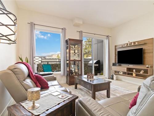 610-842 Orono Ave, Langford, BC - Indoor Photo Showing Living Room