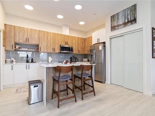 610-842 Orono Ave, Langford, BC - Indoor Photo Showing Kitchen