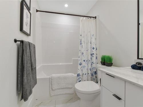 202-1114 Samar Cres, Langford, BC - Indoor Photo Showing Bathroom