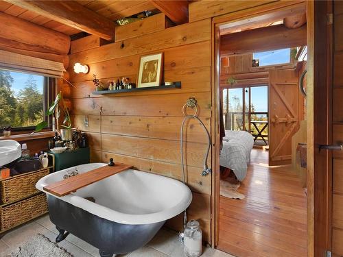 1135 Berry Point Rd, Gabriola Island, BC 