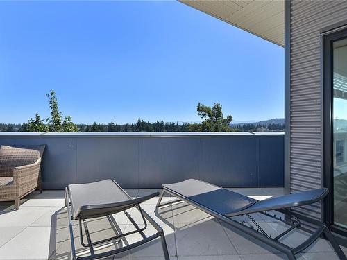 401-958 Pharoah Mews, Langford, BC - Indoor Photo Showing Kitchen