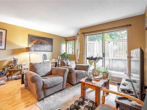 103-2560 Wark St, Victoria, BC - Indoor Photo Showing Living Room