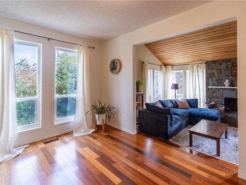 7929 Patterson Rd, Central Saanich, BC 