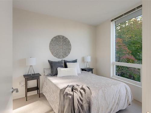 201-391 Tyee Rd, Victoria, BC - Indoor Photo Showing Bedroom