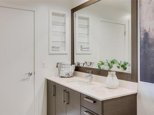 201-391 Tyee Rd, Victoria, BC - Indoor Photo Showing Bathroom