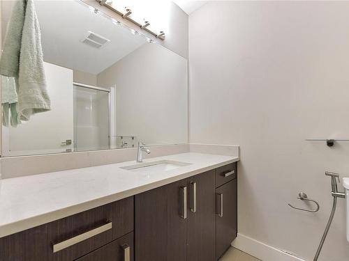 307-1900 Watkiss Way, View Royal, BC - Indoor Photo Showing Bathroom