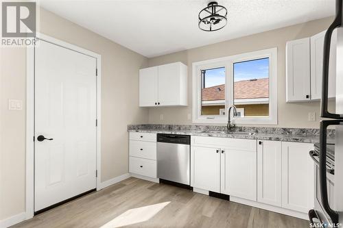 1312 Courtney Street, Regina, SK - Indoor Photo Showing Kitchen