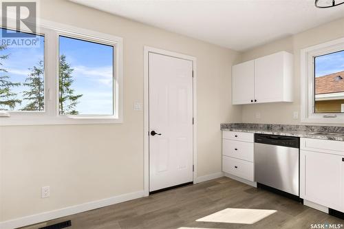 1312 Courtney Street, Regina, SK - Indoor Photo Showing Kitchen