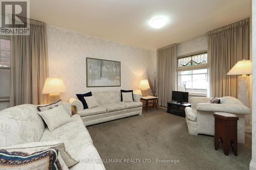 141 Lee Avenue, Toronto (The Beaches), ON - Indoor Photo Showing Living Room