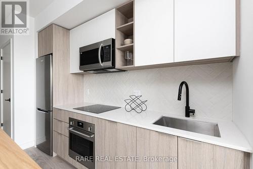 606 - 36 Zorra Street, Toronto, ON - Indoor Photo Showing Kitchen