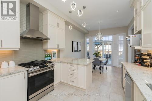 159 Morningside Drive, Halton Hills (Georgetown), ON - Indoor Photo Showing Kitchen With Upgraded Kitchen