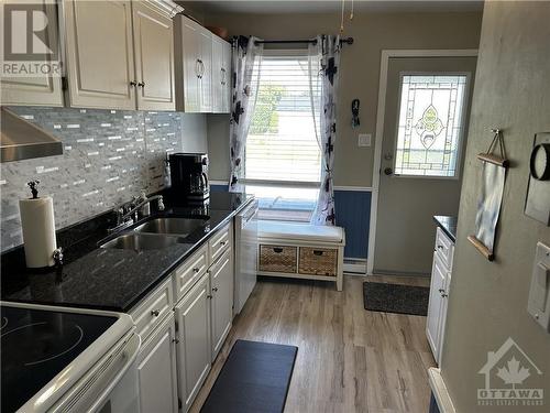 Kitchen - 167 Edward Street S, Arnprior, ON - Indoor Photo Showing Kitchen With Double Sink