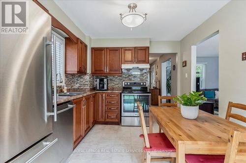 211 Murray Street, Brampton (Brampton West), ON - Indoor Photo Showing Kitchen With Double Sink