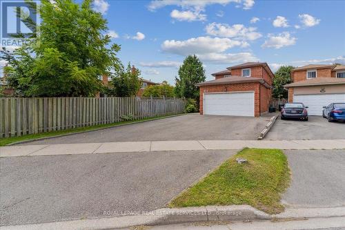 211 Murray Street, Brampton (Brampton West), ON - Outdoor