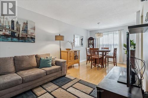 211 Murray Street, Brampton (Brampton West), ON - Indoor Photo Showing Living Room