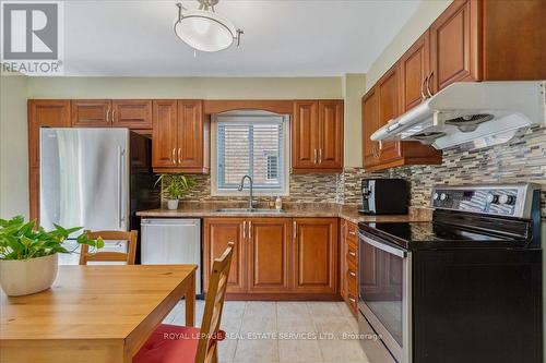 211 Murray Street, Brampton (Brampton West), ON - Indoor Photo Showing Kitchen With Double Sink