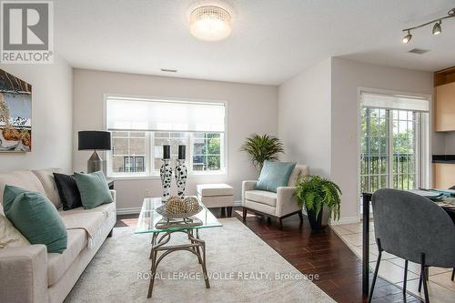 38 - 12 Holborn Drive, Kitchener, ON - Indoor Photo Showing Living Room