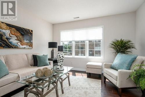 38 - 12 Holborn Drive, Kitchener, ON - Indoor Photo Showing Living Room